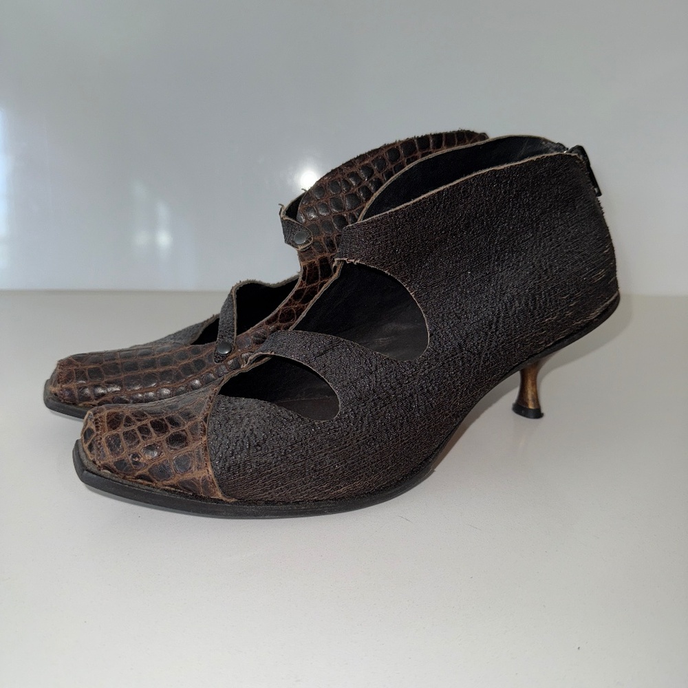 Cydwoq Handmade Vintage Shoes with 2 tone Leather & Copper Kitten Heel